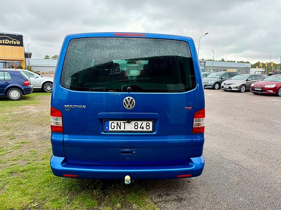 Volkswagen Multivan 7 of 16