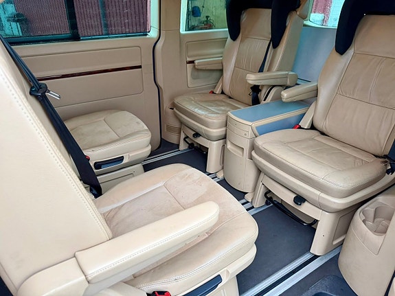 Volkswagen Multivan 14 of 16