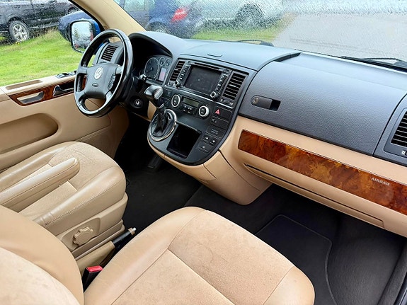 Volkswagen Multivan 9 of 16