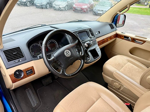 Volkswagen Multivan 8 of 16