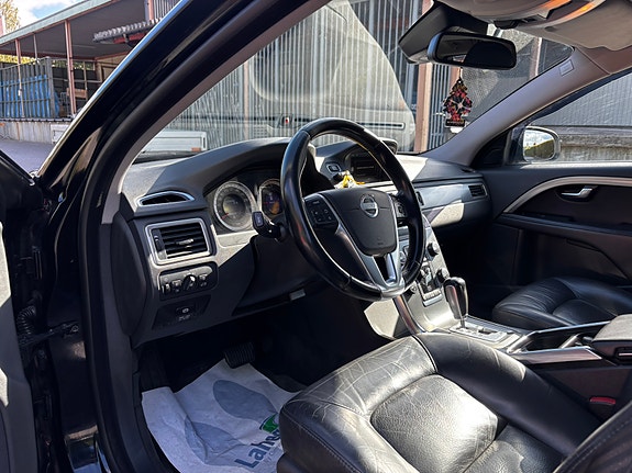 Volvo V70 8 of 16