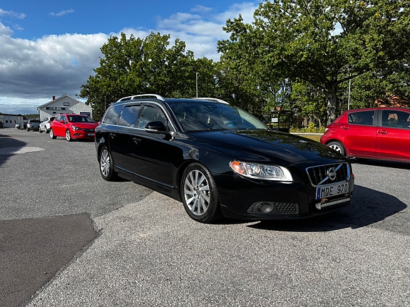 Volvo V70 7 of 16
