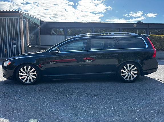 Volvo V70 2 of 16