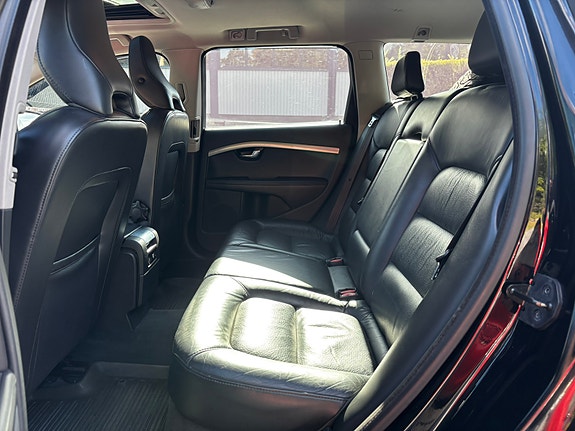 Volvo V70 11 of 16
