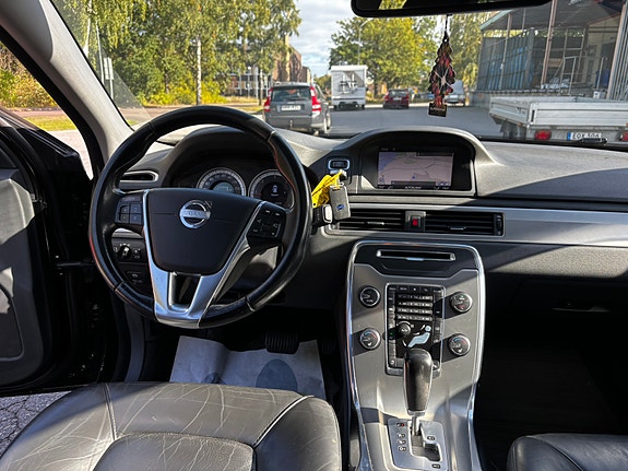 Volvo V70 12 of 16