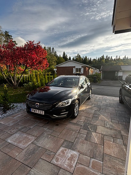 Volvo V60 2 of 8