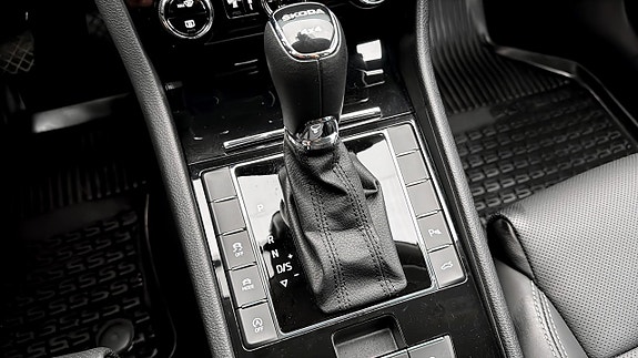 Skoda Superb 16 of 19
