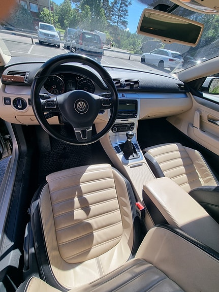 Volkswagen Passat CC 4 of 8