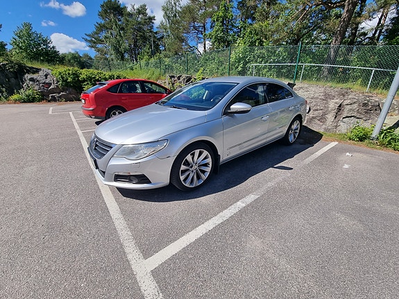 Volkswagen Passat CC 2 of 8