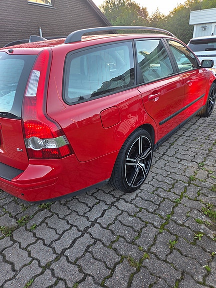 Volvo V50 4 of 5