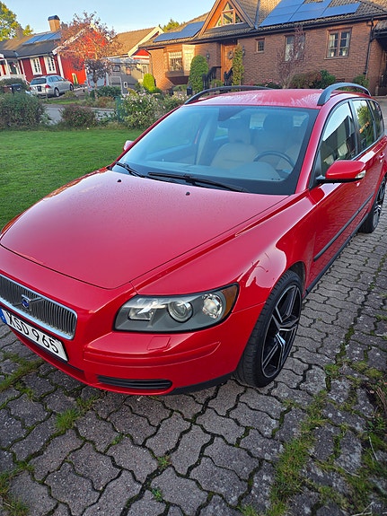 Volvo V50 2 of 5