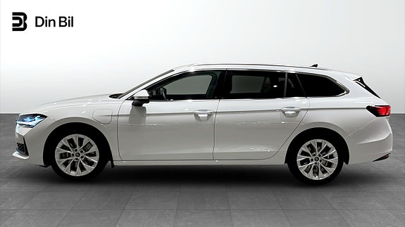 Skoda Superb 2 of 14
