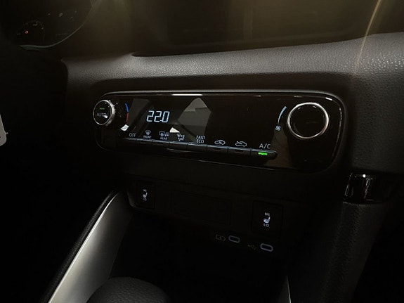 Toyota Yaris 15 of 22