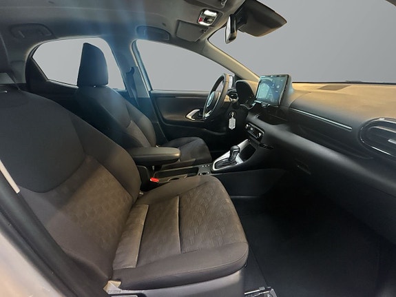 Toyota Yaris 8 of 22