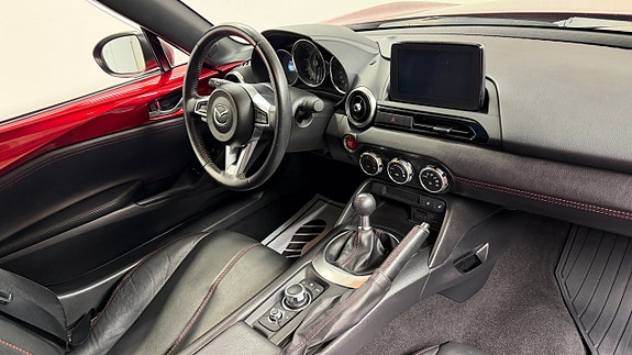Mazda MX-5 8 of 19