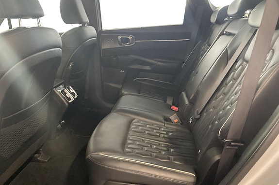 Kia Sorento 16 of 30