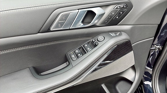 BMW X7 11 of 13
