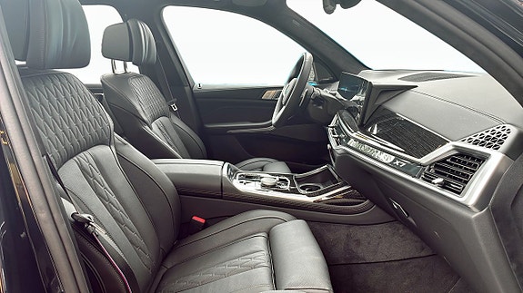BMW X7 3 of 13