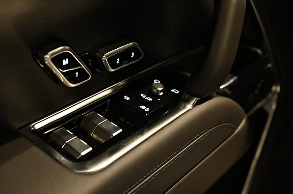 Land Rover Range Rover 23 of 30