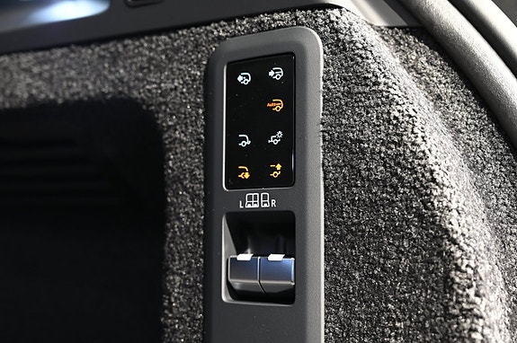 Land Rover Range Rover 27 of 30