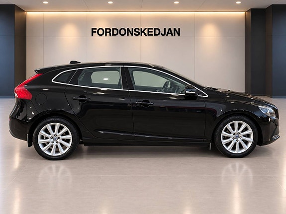 Volvo V40 4 of 19
