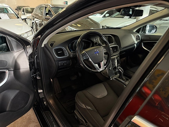 Volvo V40 8 of 19