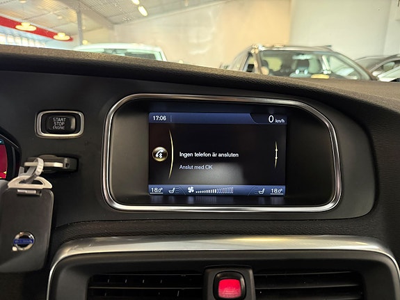 Volvo V40 15 of 19