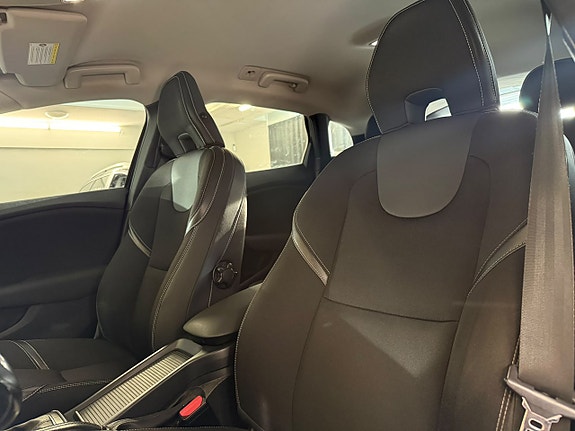 Volvo V40 10 of 19