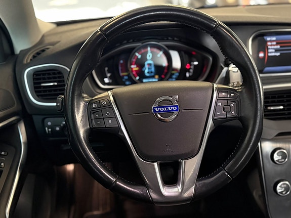 Volvo V40 12 of 19