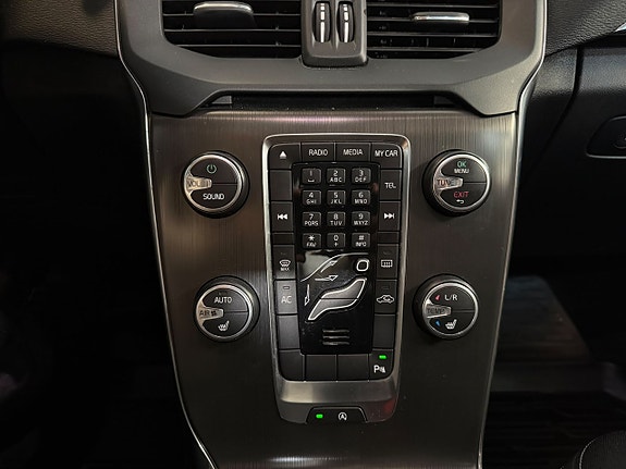 Volvo V40 17 of 19