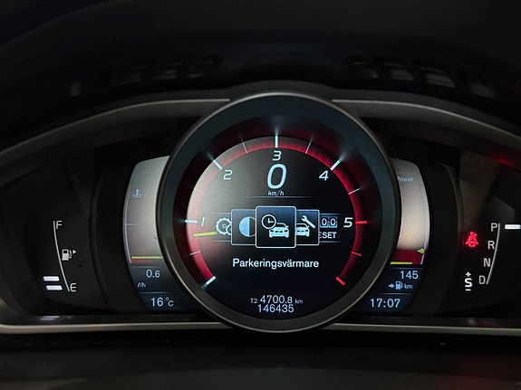 Volvo V40 14 of 19