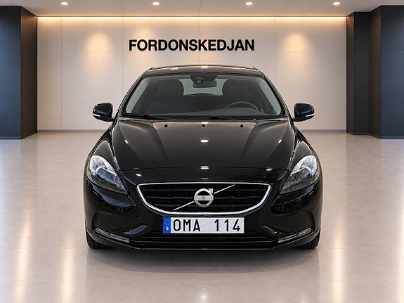 Volvo V40 2 of 19