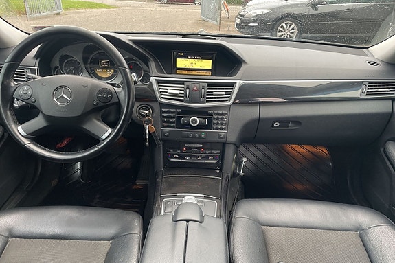 Mercedes-Benz E220 9 of 12