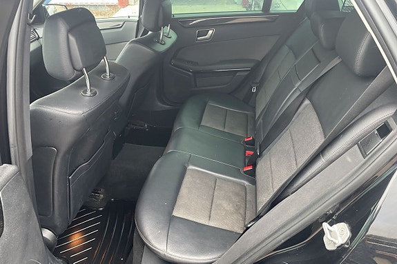 Mercedes-Benz E220 11 of 12