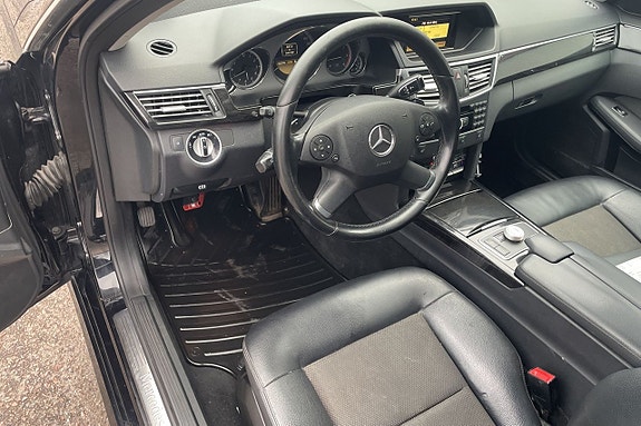 Mercedes-Benz E220 7 of 12