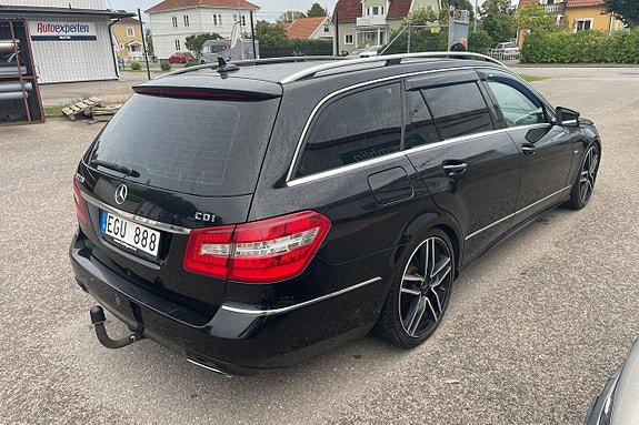 Mercedes-Benz E220 5 of 12