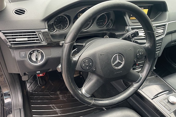 Mercedes-Benz E220 8 of 12