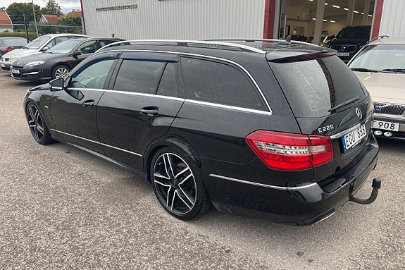 Mercedes-Benz E220 4 of 12