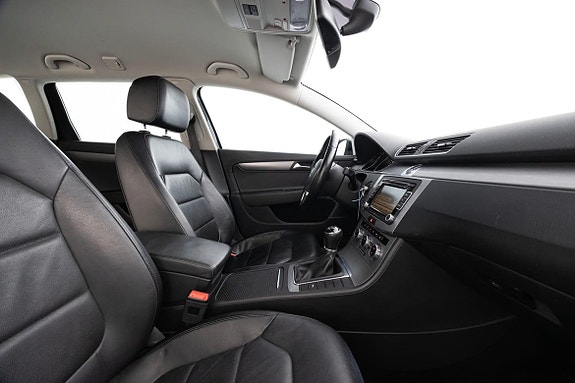 Volkswagen Passat 14 of 21