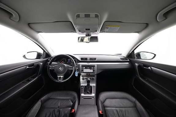 Volkswagen Passat 13 of 21