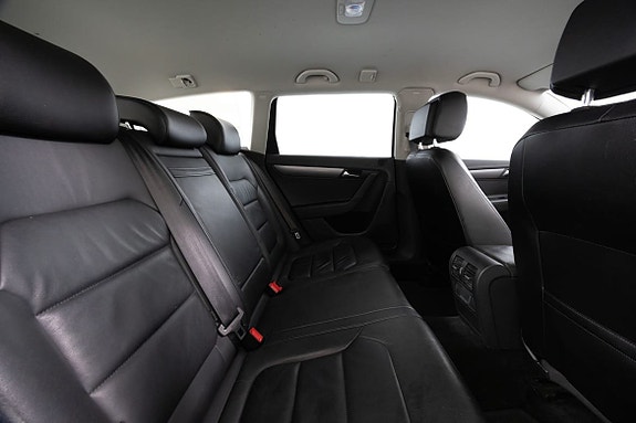 Volkswagen Passat 15 of 21