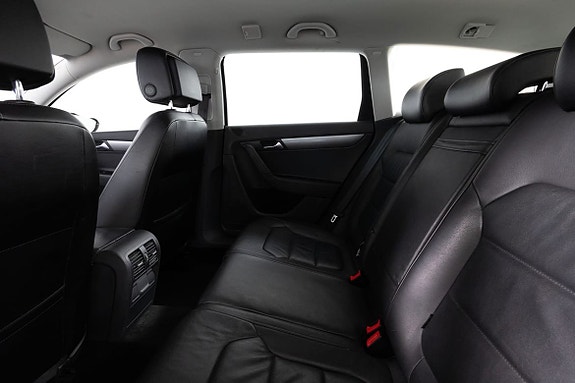 Volkswagen Passat 17 of 21