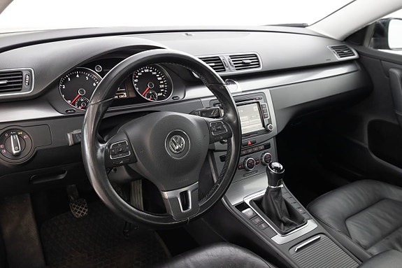 Volkswagen Passat 18 of 21