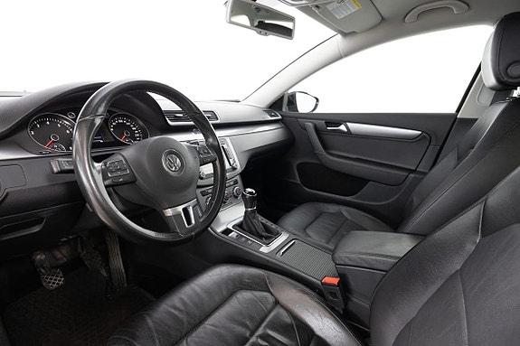 Volkswagen Passat 16 of 21