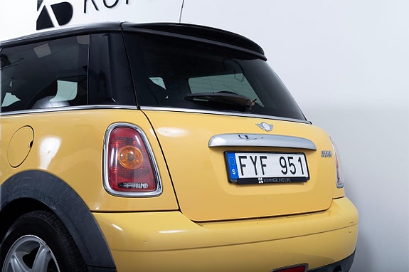 MINI Cooper 7 of 19