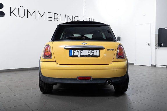 MINI Cooper 11 of 19