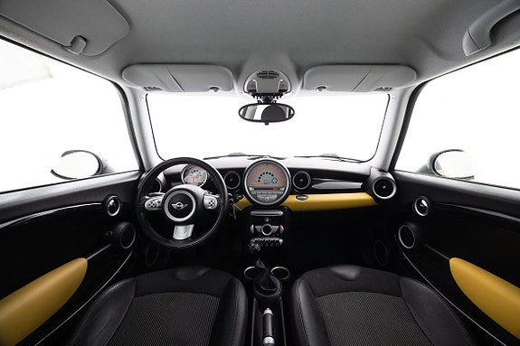 MINI Cooper 13 of 19