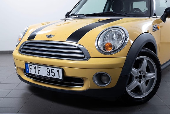 MINI Cooper 10 of 19