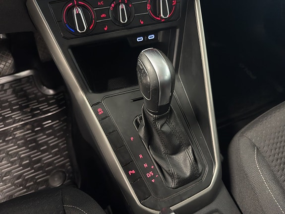 Volkswagen Polo 16 of 27