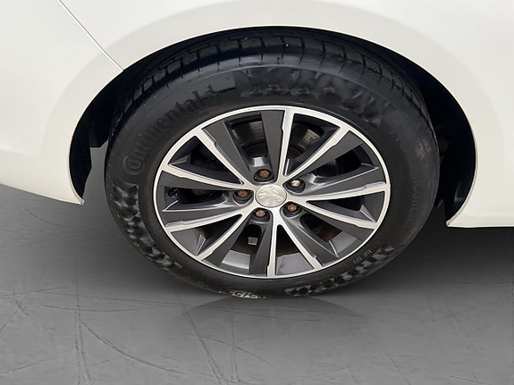 Peugeot 308 SW 30 of 30